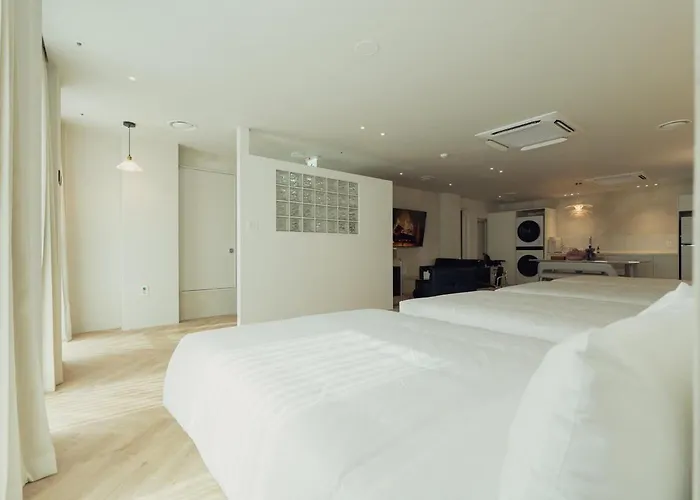Apartment The 23-ravenna, Big Rooms, 6beds, 2bath, Family Suite, 명동8분, 을지로, 동대문, 경복궁, 광화문 도보 여행 Seoul