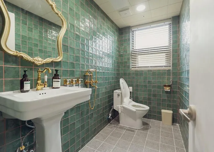 The 23-ravenna, Big Rooms, 6beds, 2bath, Family Suite, 명동8분, 을지로, 동대문, 경복궁, 광화문 도보 여행