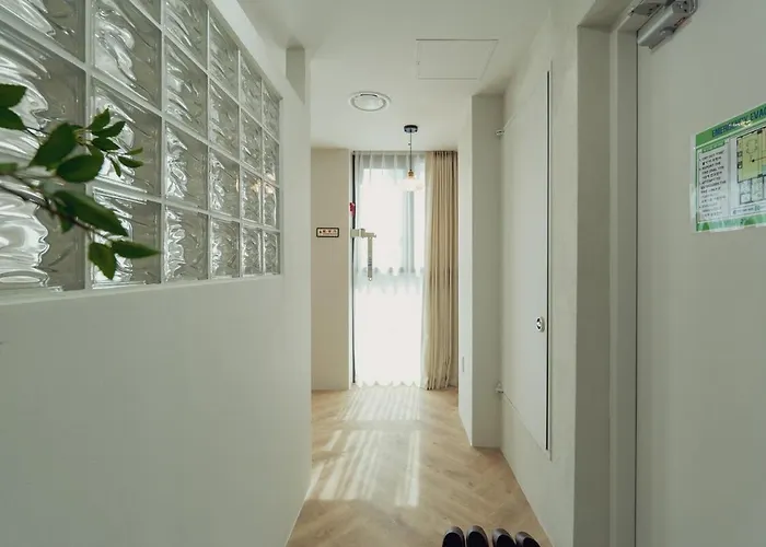 The 23-ravenna, Big Rooms, 6beds, 2bath, Family Suite, 명동8분, 을지로, 동대문, 경복궁, 광화문 도보 여행 Seoul