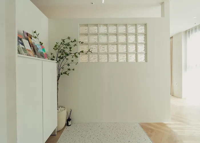 The 23-ravenna, Big Rooms, 6beds, 2bath, Family Suite, 명동8분, 을지로, 동대문, 경복궁, 광화문 도보 여행 * Seoul