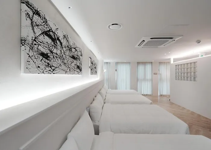 The 23-ravenna, Big Rooms, 6beds, 2bath, Family Suite, 명동8분, 을지로, 동대문, 경복궁, 광화문 도보 여행 Apartment Seoul