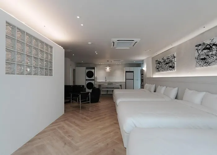 The 23-ravenna, Big Rooms, 6beds, 2bath, Family Suite, 명동8분, 을지로, 동대문, 경복궁, 광화문 도보 여행