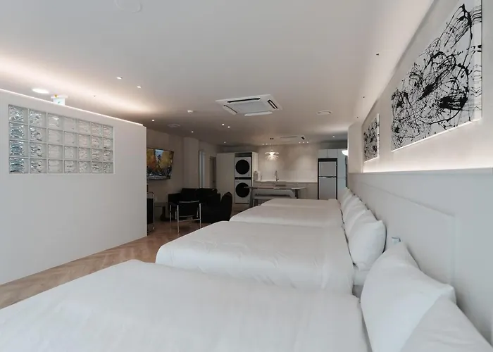 The 23-ravenna, Big Rooms, 6beds, 2bath, Family Suite, 명동8분, 을지로, 동대문, 경복궁, 광화문 도보 여행 *