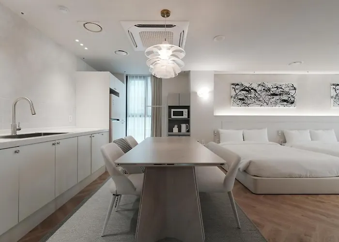 The 23-ravenna, Big Rooms, 6beds, 2bath, Family Suite, 명동8분, 을지로, 동대문, 경복궁, 광화문 도보 여행 Apartment